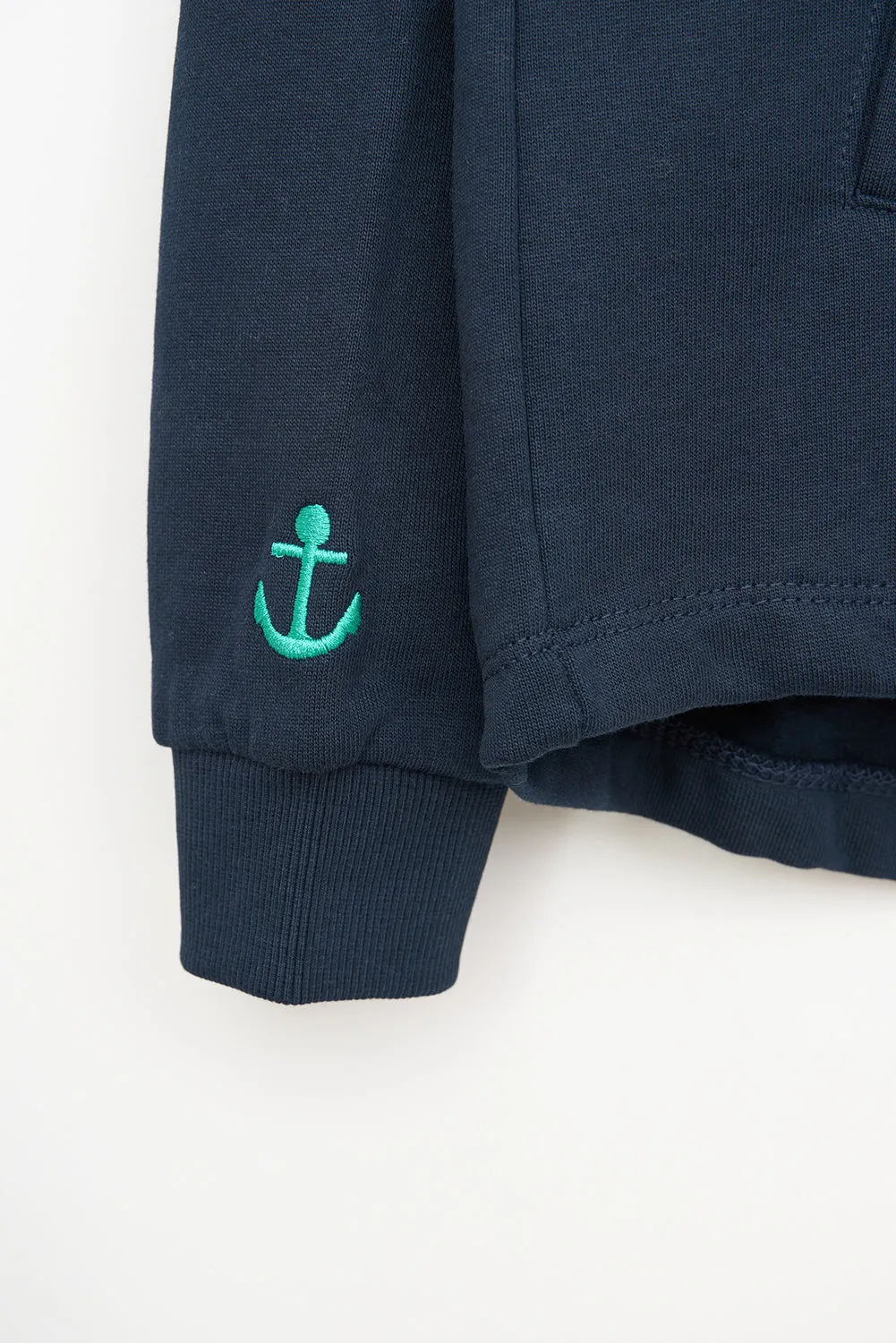 Sudadera o chaqueta de felpa con capucha y pliegue trasero